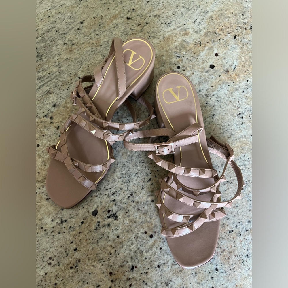 Valentino Garavani Rockstud Strappy Sandals in Blush Pink